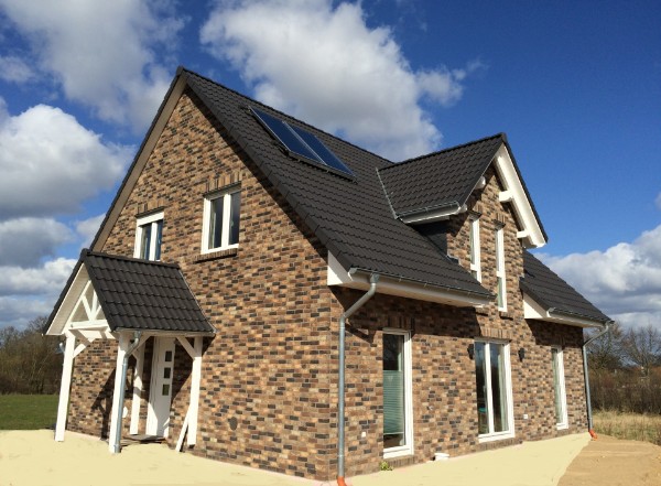 Einfamilienhaus mit Eingang giebelseitig Einfamilienhaus mit Eingang giebelseitig