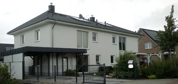 Doppelhaushälfte mit angebautem Carport Doppelhaushälfte mit angebautem Carport