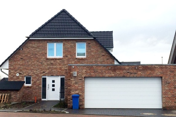 EFH mit Massivgarage über Eck EFH mit Massivgarage über Eck